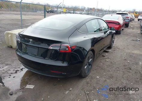 2021 Tesla Model 3 Standard Range Plus Rear-Wheel Drive z USA, uszkodzony, nr VIN 5YJ3E1EA1MF859319